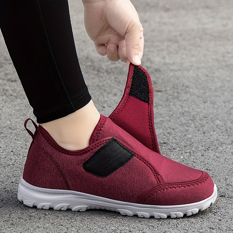 Scarpe ortopediche bordeaux con cinturino elastico e suola spessa, dettaglio lato