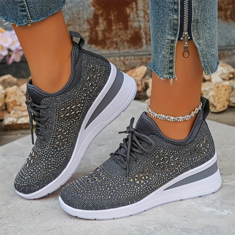 Scarpe ortopediche grigio scuro in maglia con lacci e suola bianca ammortizzante
