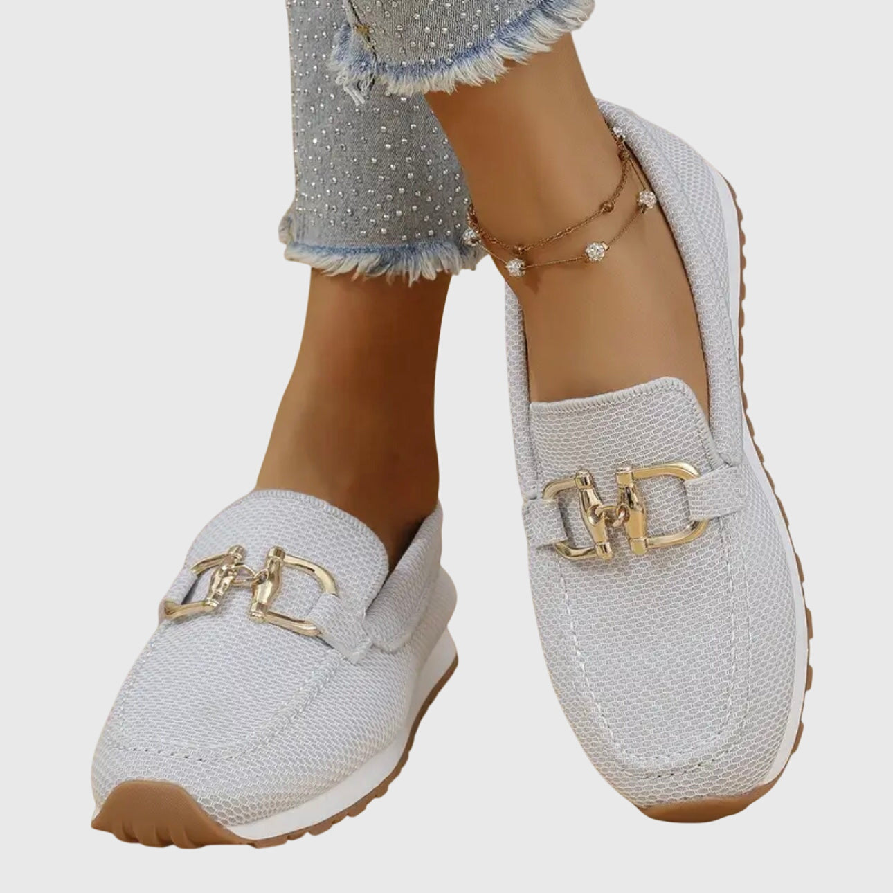 Mocassini ortopedici comfort bianchi in tessuto mesh con fibbia decorativa e suola flessibile