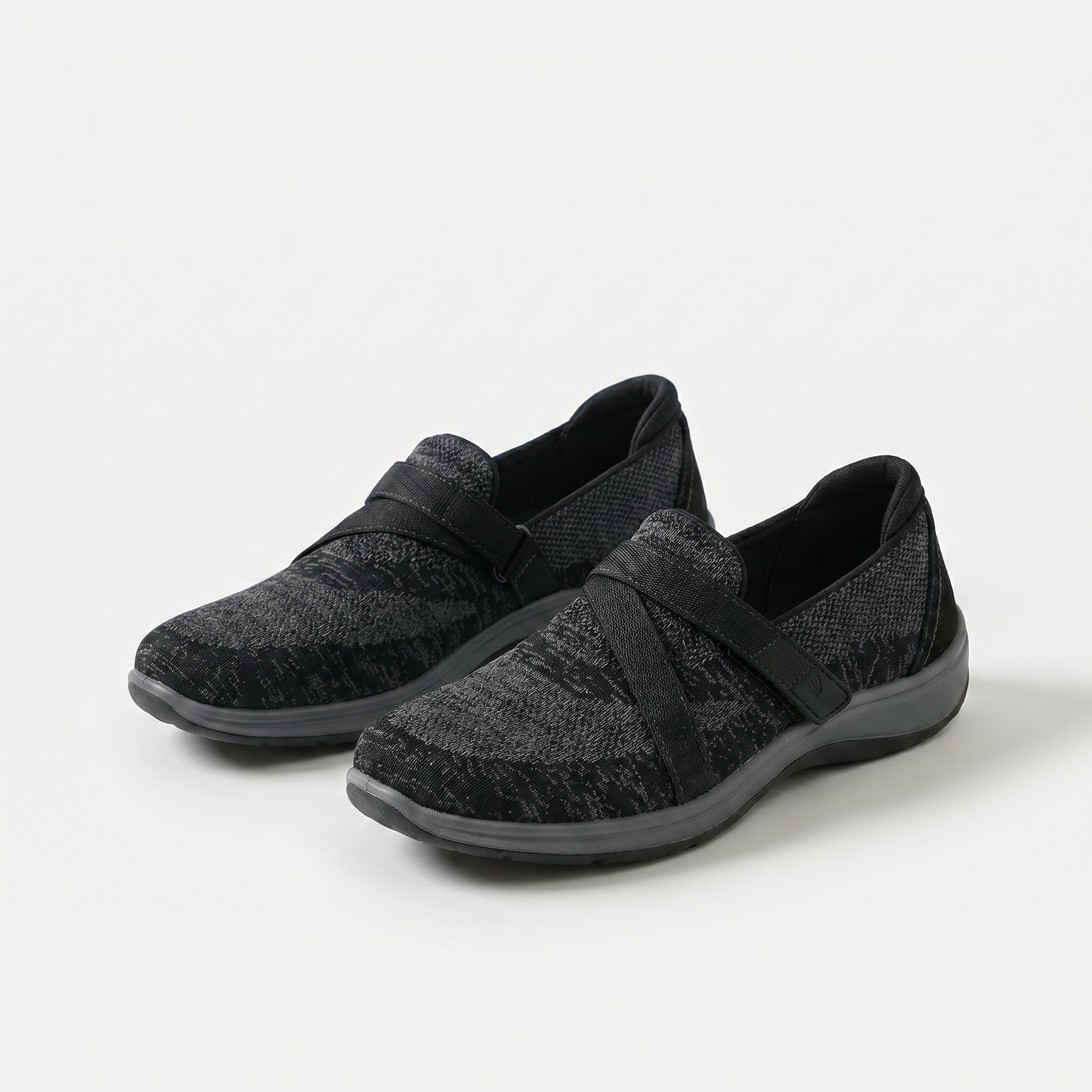 Pantofole slip-on nere in tessuto con fascia elastica, suola flessibile