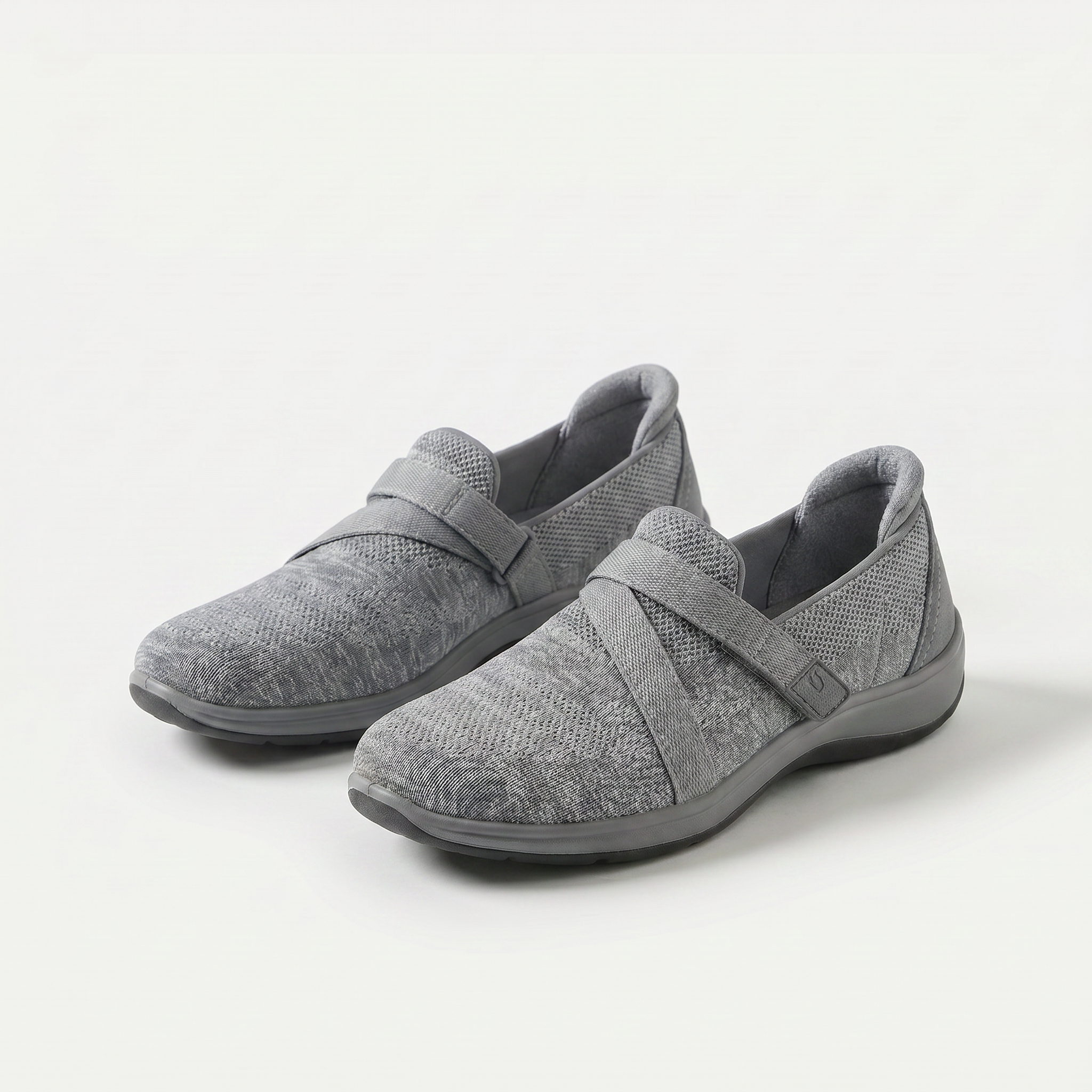 Pantofole slip-on grigie in tessuto con fascia elastica, suola flessibile