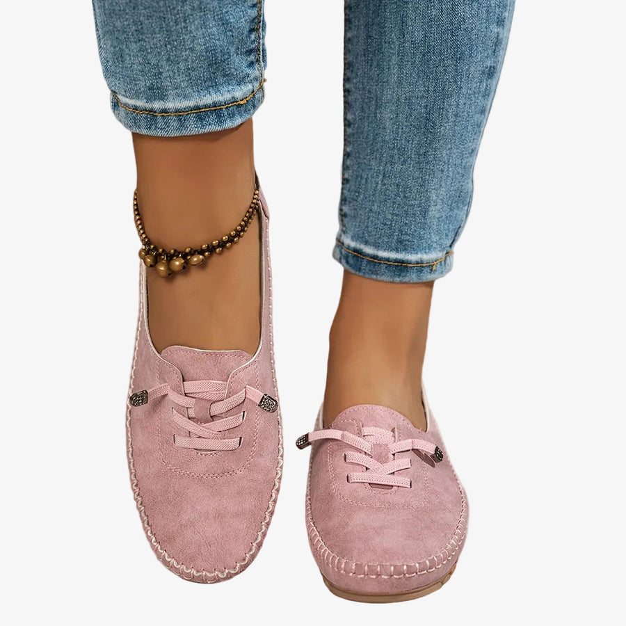 Mocassino flessibile comodo Ortelia in camoscio rosa, lacci e suola con intagli