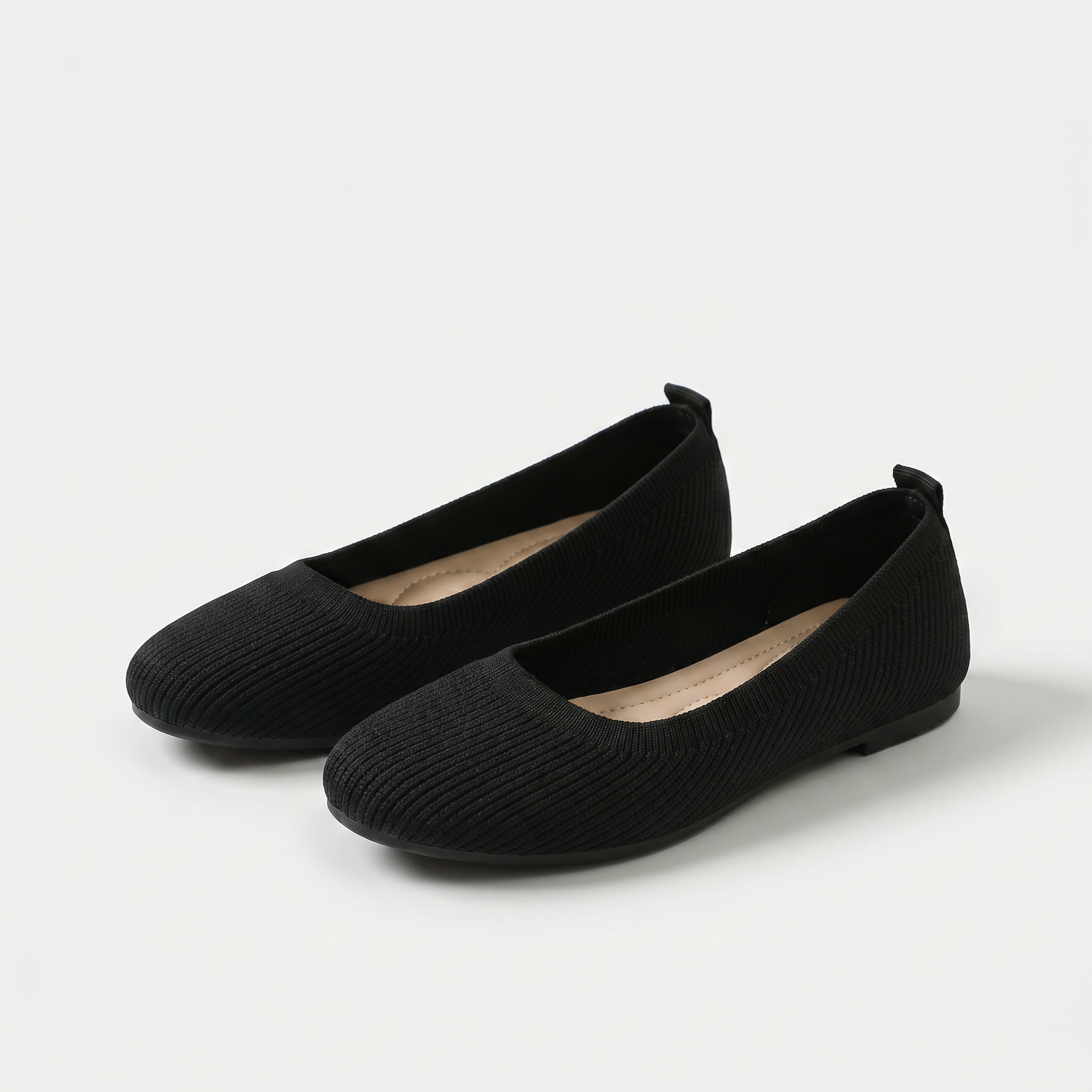Scarpe comfort Dario con tomaia in maglia nera e punta tonda, tacco basso