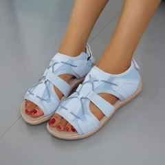 Sandali ortopedici azzurro chiaro con cinturini a strappo e suola beige