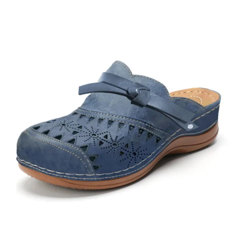 Zoccoli ortopedici comfort blu con tomaia traforata e cinturino regolabile