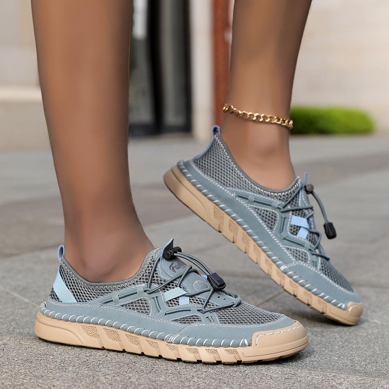 Scarpe comfort traspiranti azzurro chiaro in mesh con lacci e suola beige