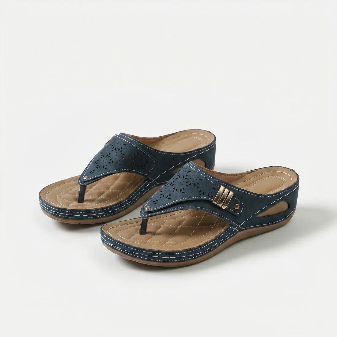 Sandali con zeppa e infradito blu navy con trafori e fibbia metallica