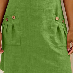 Abito in cotone verde: dettagli tasche con bottoni e taglio aderente