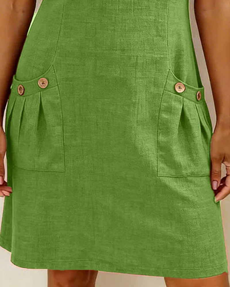 Abito in cotone verde: dettagli tasche con bottoni e taglio aderente