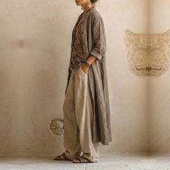 Completo elegante: top stampato con maniche a mantella e pantaloni ampi crema, laterale