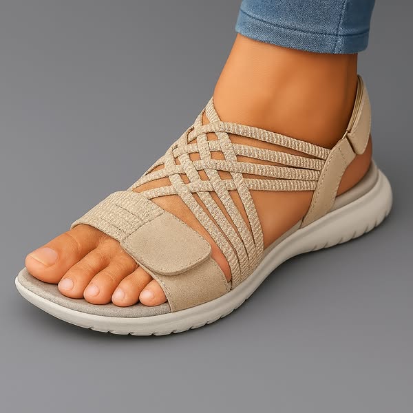 Sandali ortopedici con fascia intrecciata beige e cinturino con velcro, suola bianca.