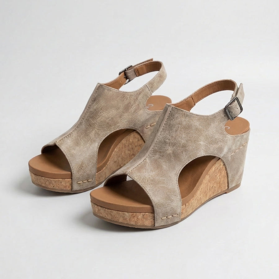 Sandali ortopedici beige in pelle scamosciata con zeppa sughero e fibbie