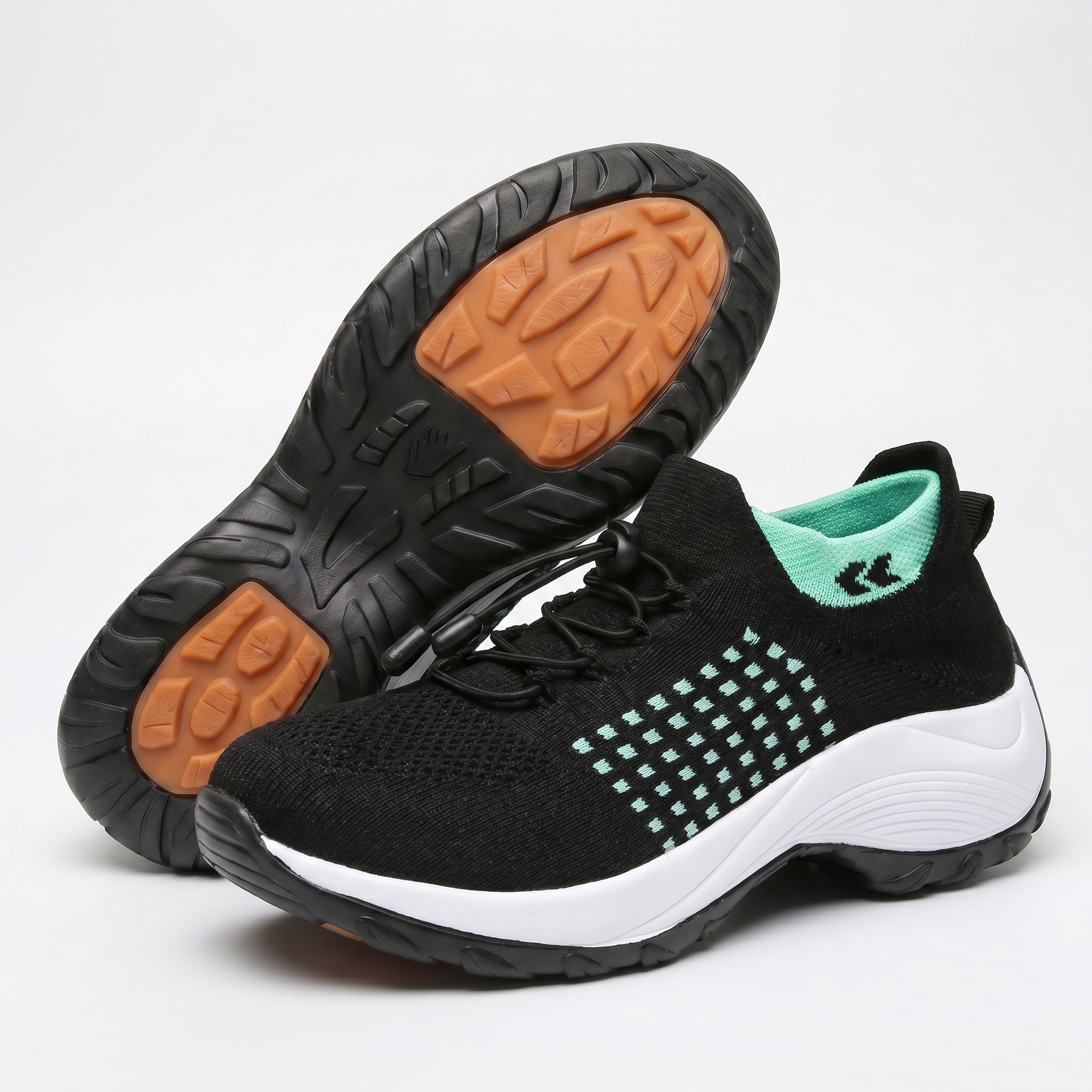 Scarpe comfort ortopediche nere con inserti a griglia turchese e suola con dettagli arancioni