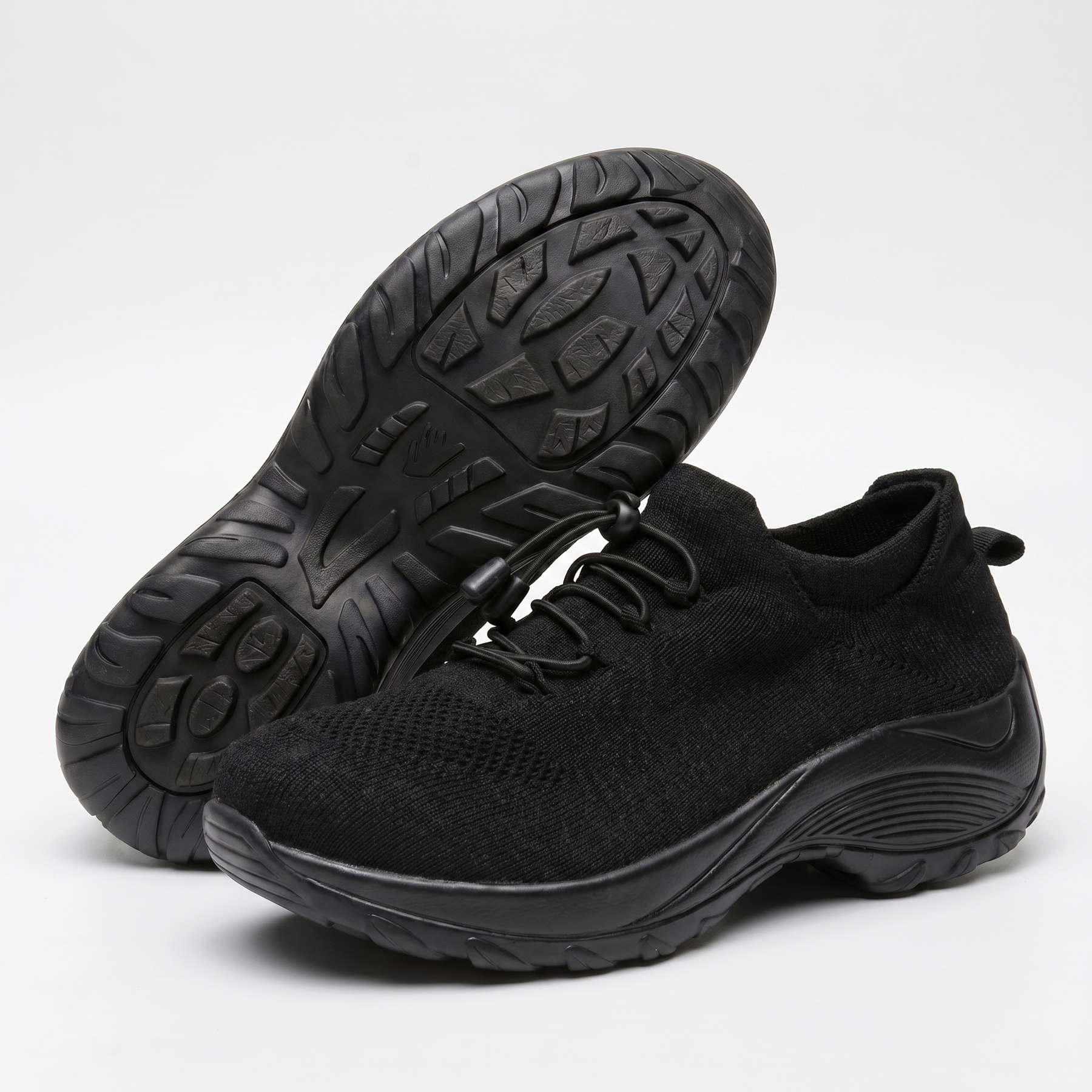 Scarpe comfort ortopediche nere con tomaia in tessuto e lacci neri, suola scolpita