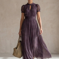 Abito maxi viola in tulle con scollo a goccia, cintura in vita e gonna ampia