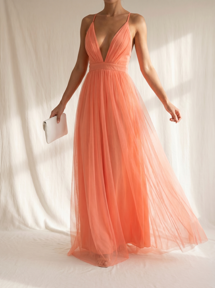 Abito maxi corallo con scollo a V profondo, gonna ampia in tulle trasparente