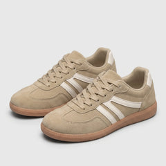 Scarpe ortopediche comode beige con strisce bianche e suola marrone in gomma
