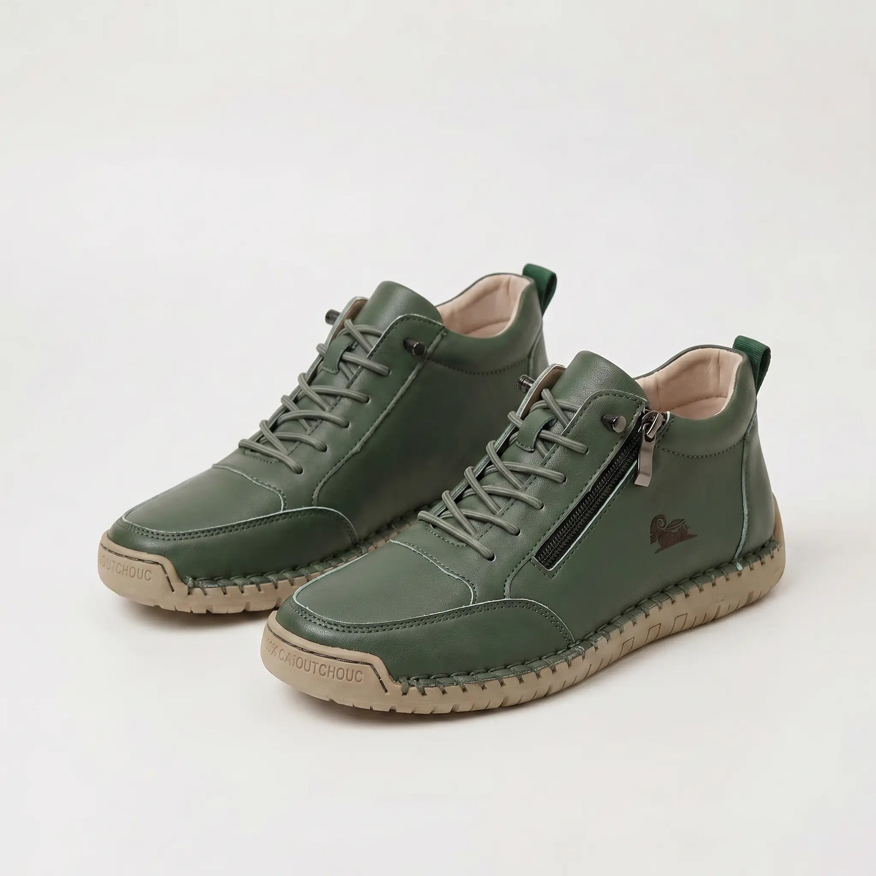 Scarpe ortopediche con cerniera verdi, lacci e suola marrone