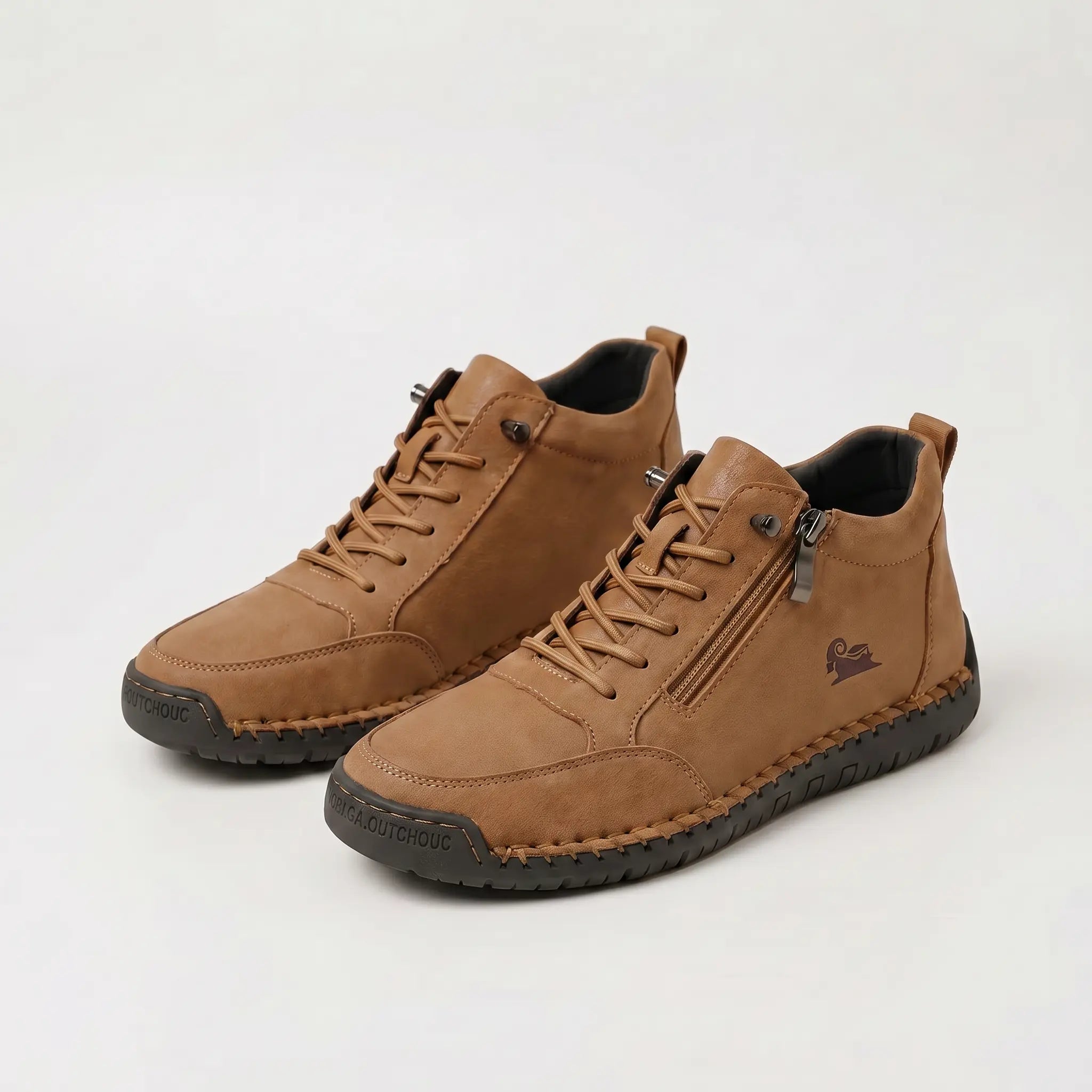 Scarpe ortopediche comode con cerniera, color marrone, suola scanalata scura.