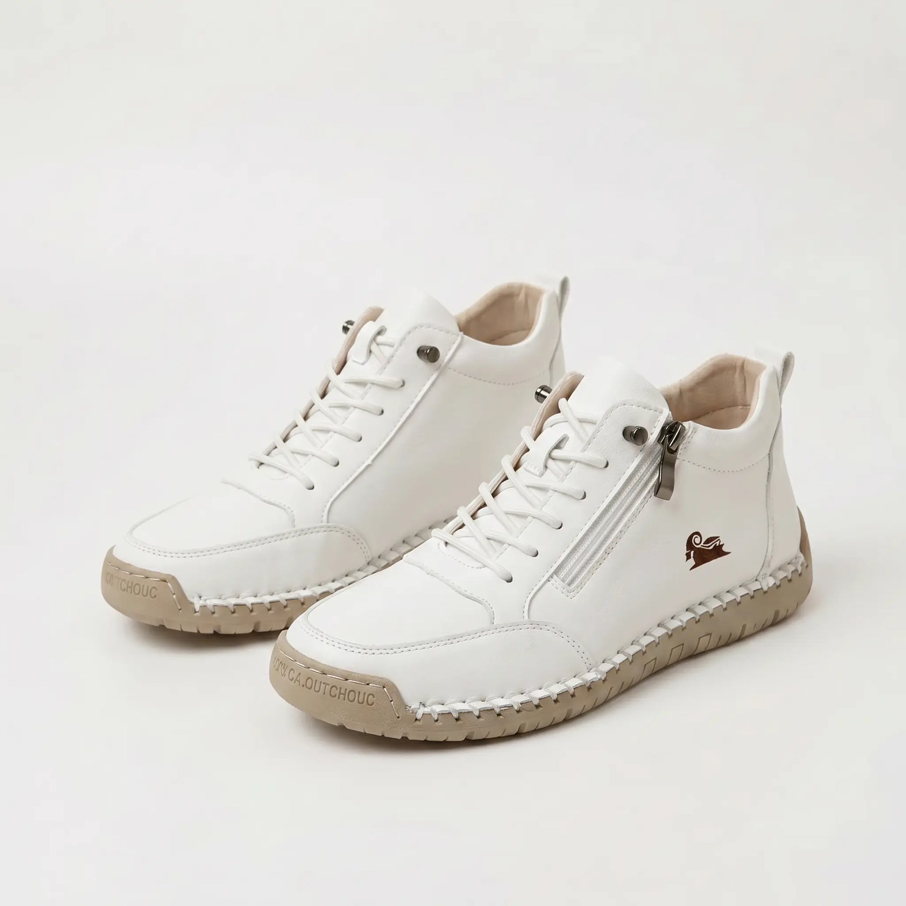 Scarpe ortopediche comode bianche con cerniera laterale, lacci e suola ammortizzata