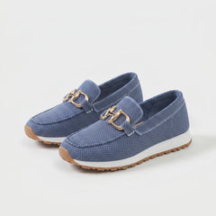 Mocassini ortopedici comfort blu in tessuto con fibbia dorata e suola bianca