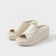 Sandali zeppa ortopedici slip-on beige con fascia aperta e suola rialzata