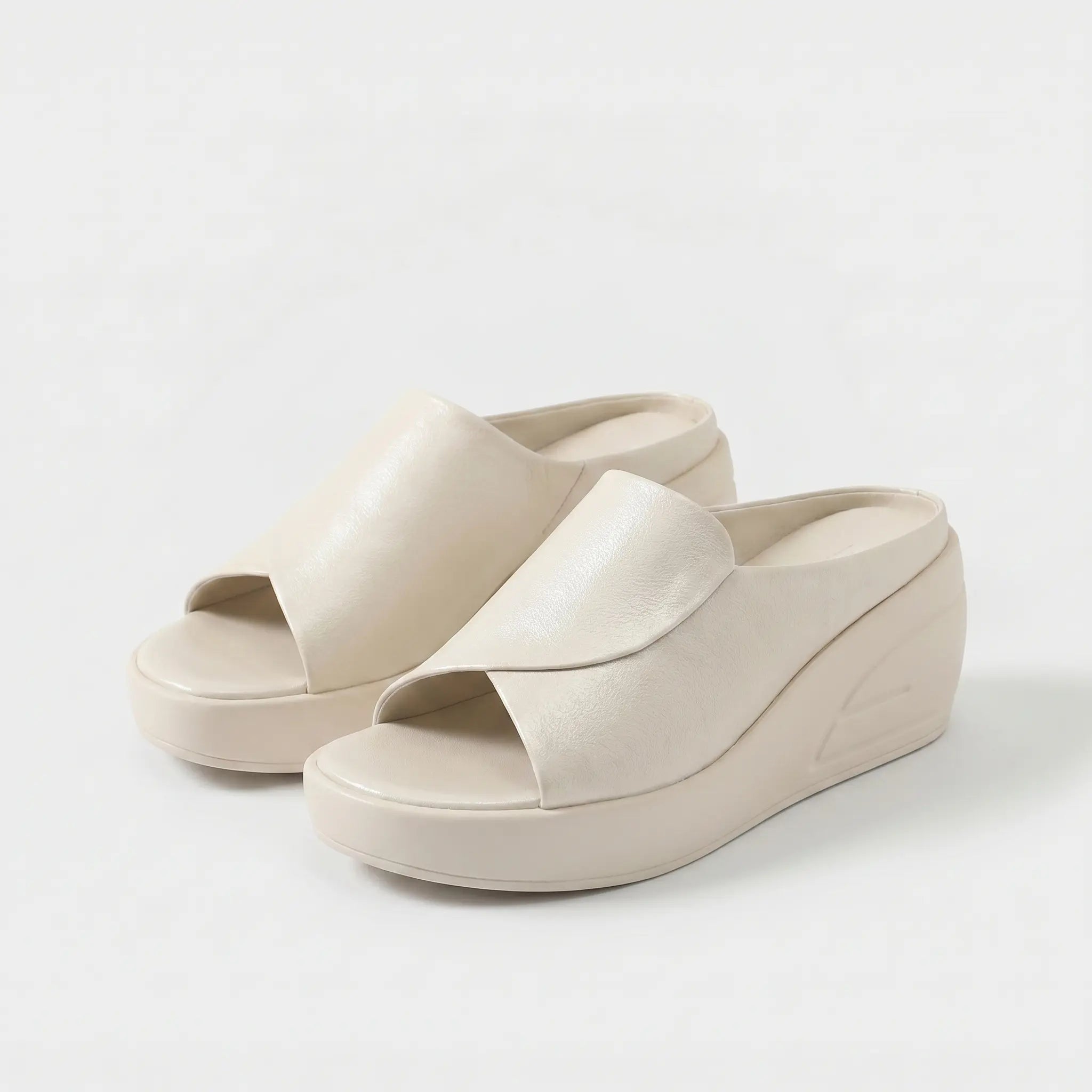 Sandali zeppa ortopedici slip-on beige con fascia aperta e suola rialzata