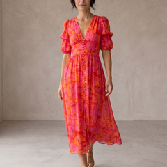 Abito maxi con scollo a V, maniche a sbuffo e gonna ampia a fantasia rosa-arancio