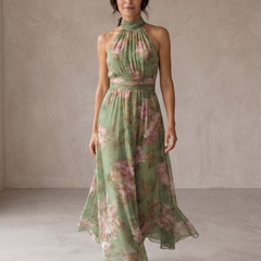Abito maxi halter verde menta con stampa floreale rosa, scollo alto arricciato e vita in cintura