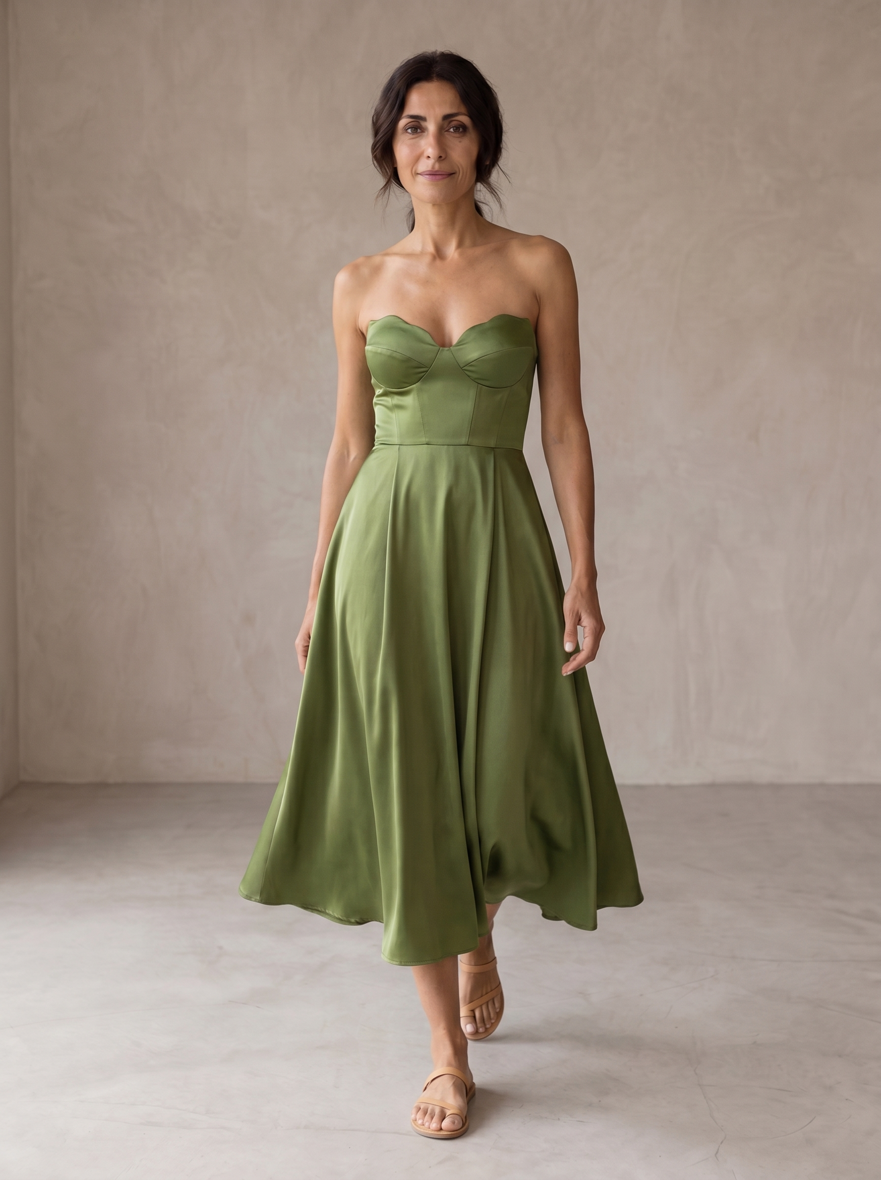 Abito midi elegante verde, scollo a cuore bustier e gonna ampia svasata