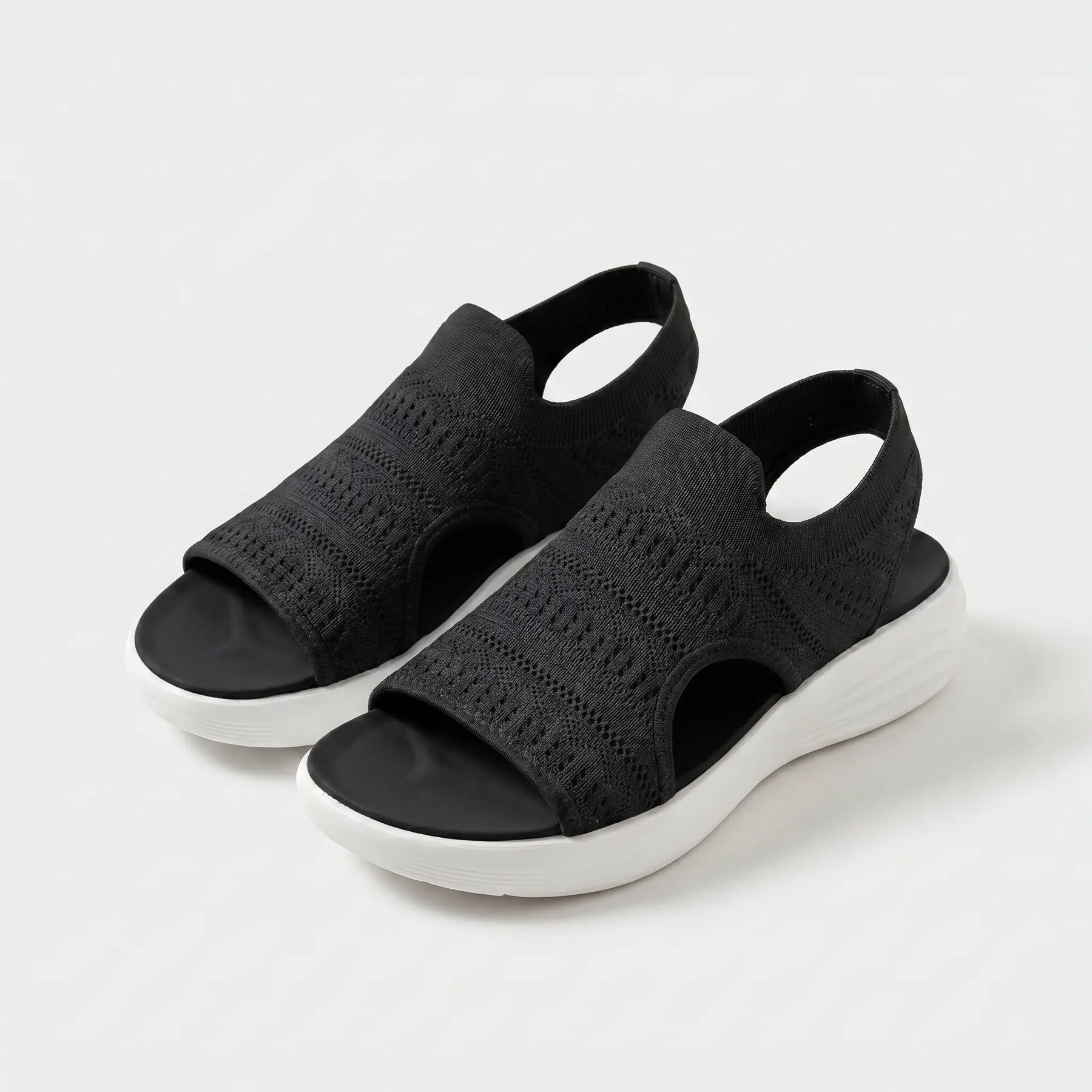 Sandali comfort neri con tomaia in maglia traforata e suola bianca