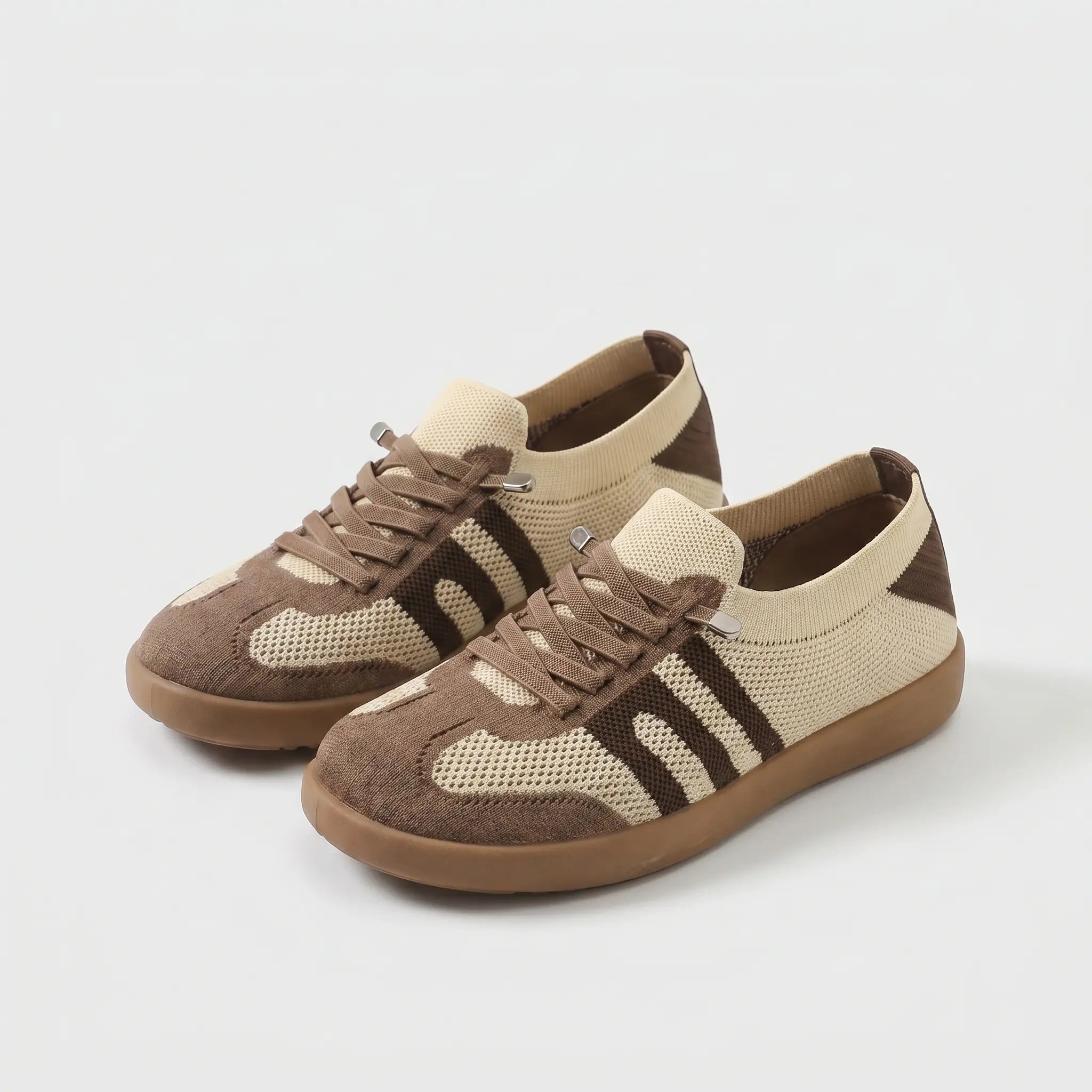 Scarpe comfort ortopediche beige con inserti marroni, lacci beige, suola marrone