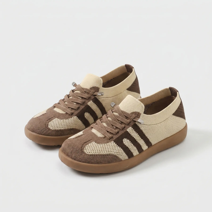 Scarpe comfort ortopediche beige con inserti marroni, lacci beige, suola marrone