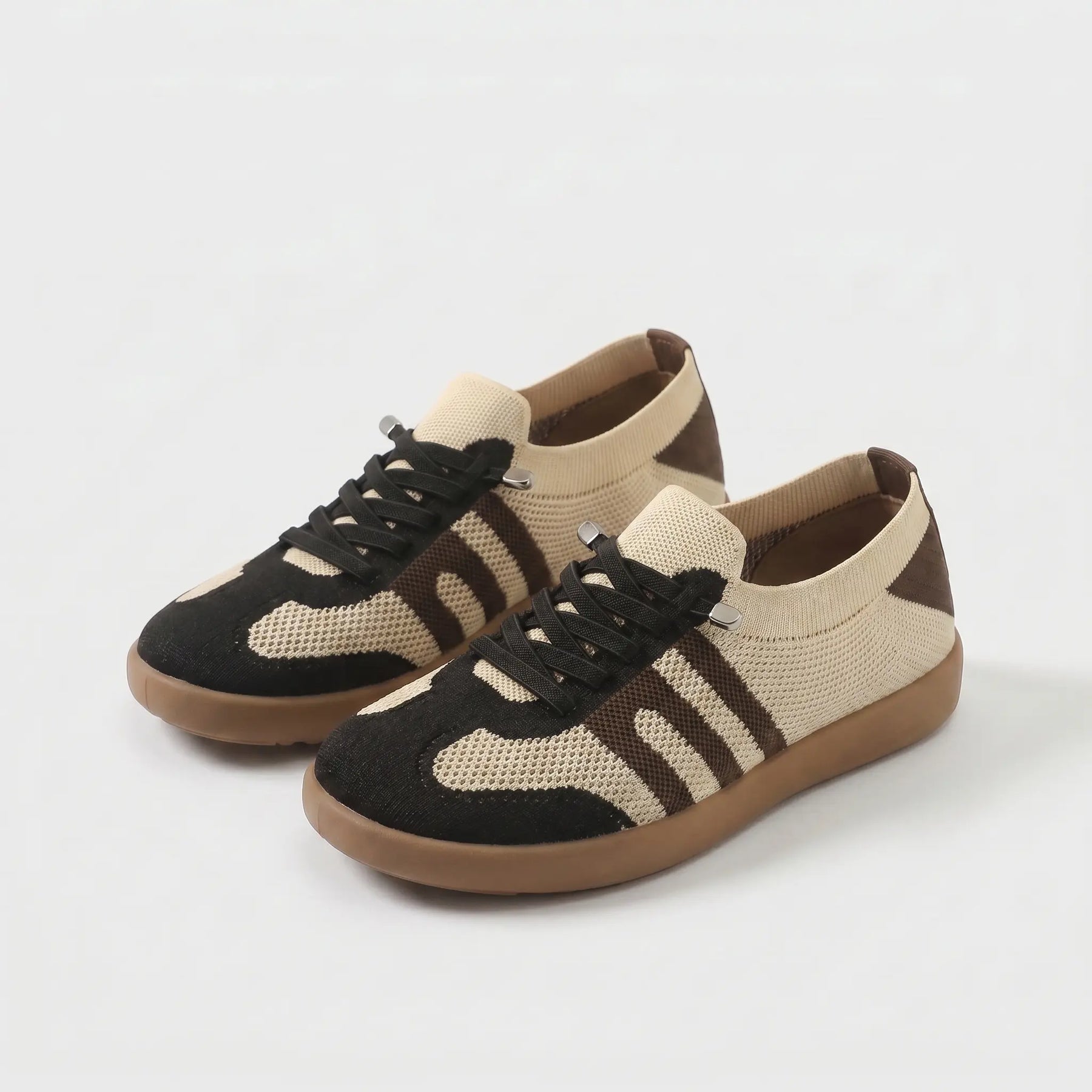 Scarpe comfort ortopediche beige e nero, lacci neri, suola marrone