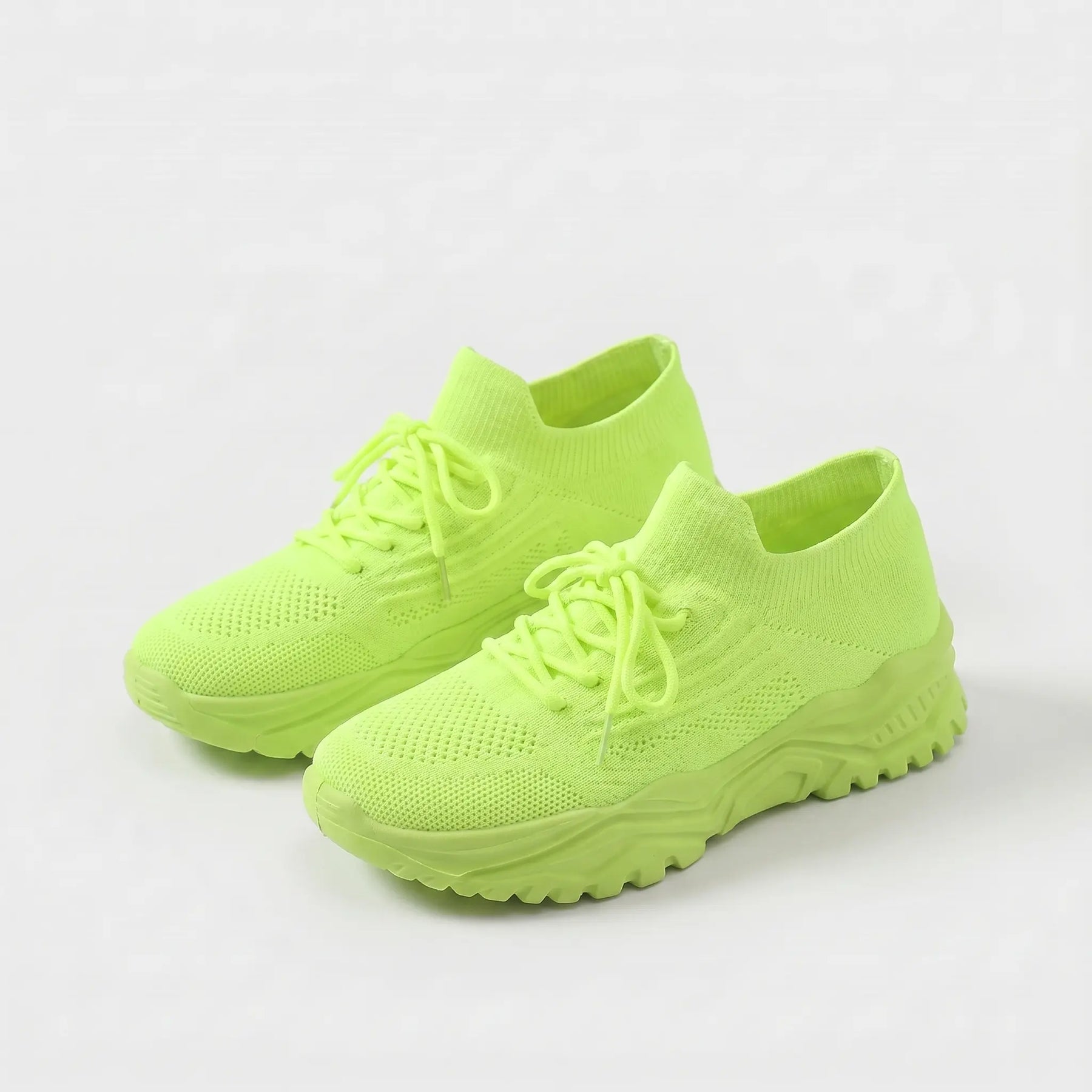Scarpa ortopedica comoda verde lime in maglia con lacci e suola spessa
