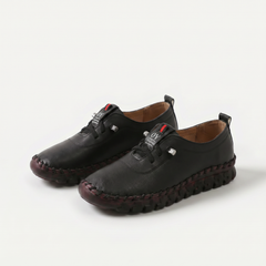 Scarpe casual nere, tomaia in similpelle, lacci e suola antiscivolo marrone