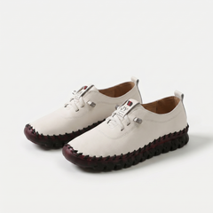 Scarpe casual bianche, tomaia in similpelle, lacci e suola antiscivolo marrone