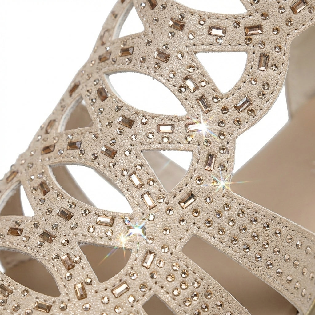 Sandali ortopedici con zeppa beige con tomaia decorata da strass e trafori