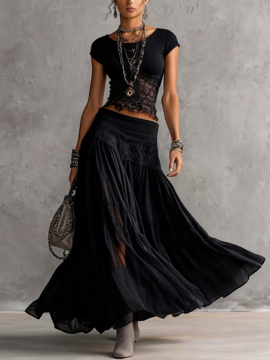Completo nero: top corto con pizzo e gonna maxi a balze traslucide