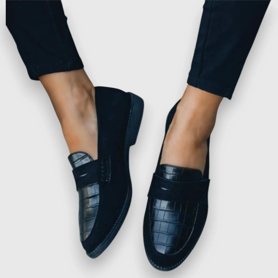Mocassini neri slip-on con fascia effetto coccodrillo e cuciture a vista