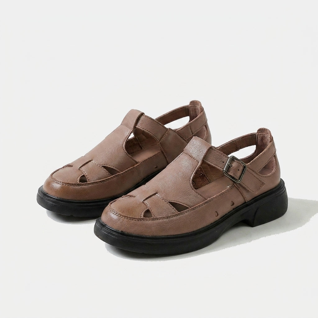 Sandali color taupe con fibbia regolabile, cinturini traforati e suola spessa