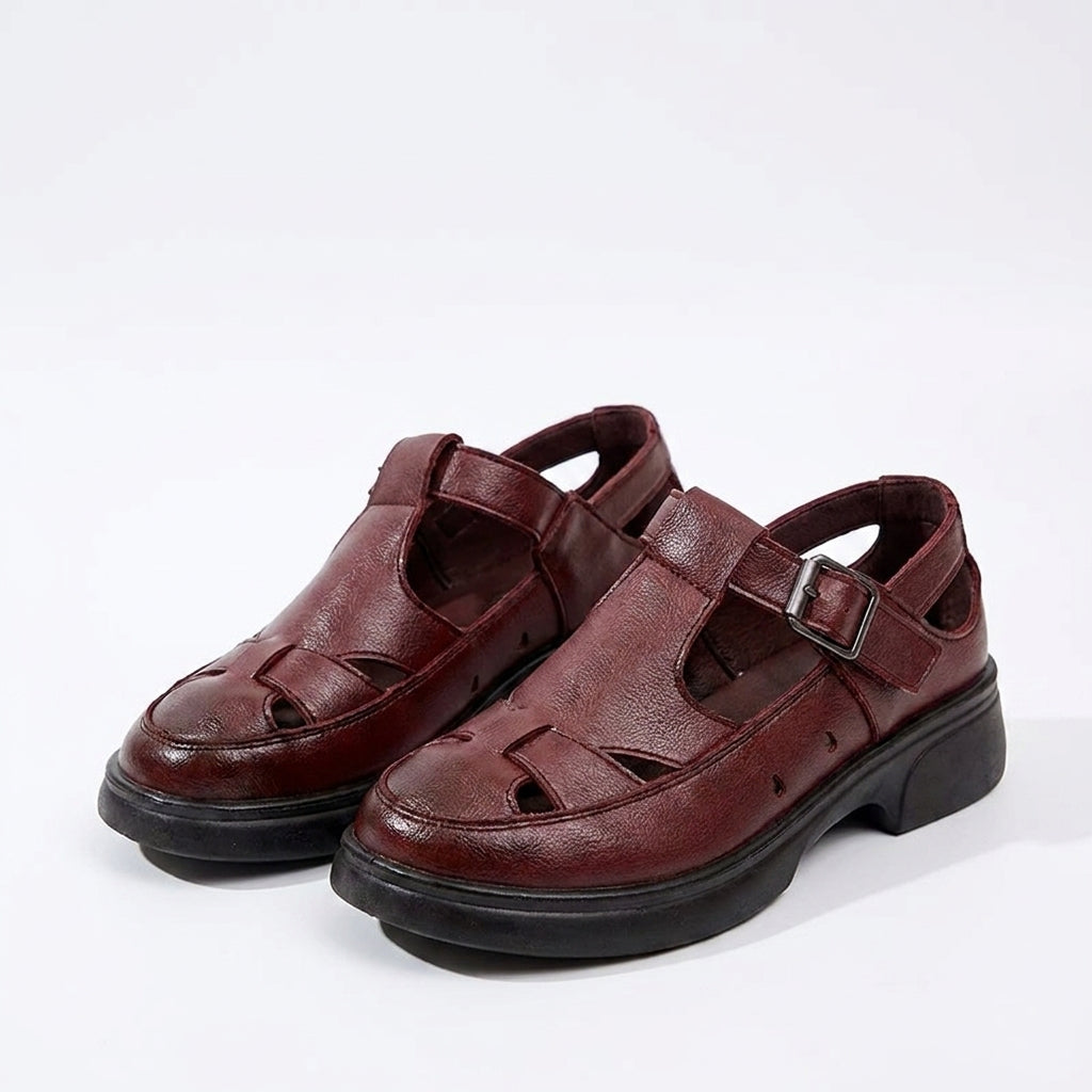 Sandali bordeaux con fibbia regolabile, cinturini intrecciati e suola spessa