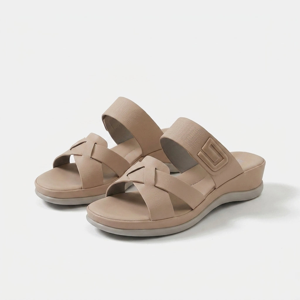 Ciabatte estive in tessuto beige con cinturini incrociati e suola chiara