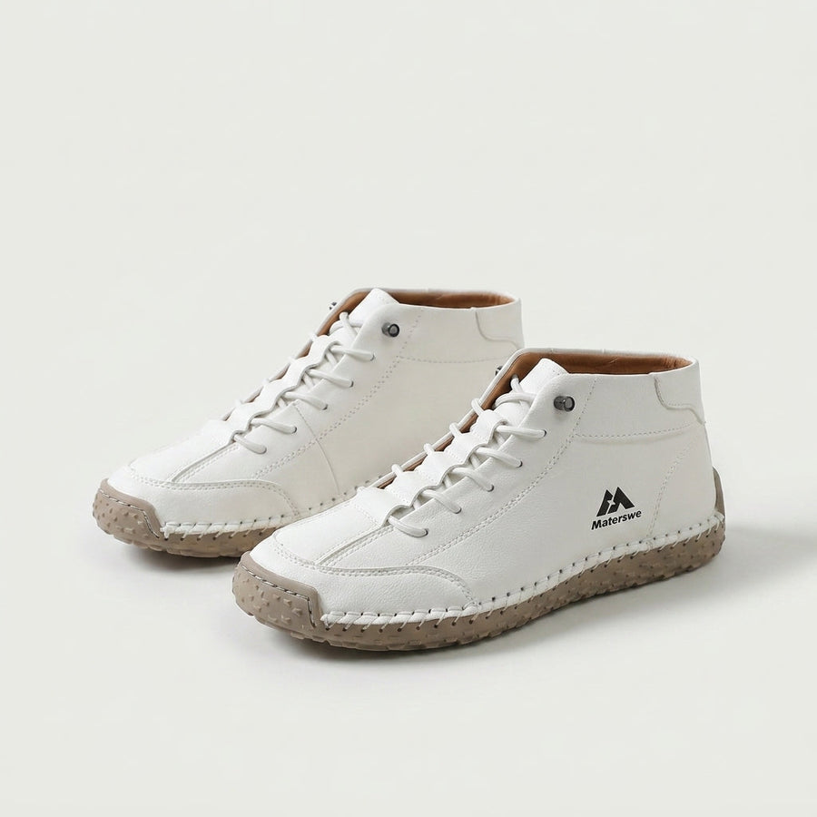 Sneakers Mona a punta larga bianche con logo sul lato e suola in gomma