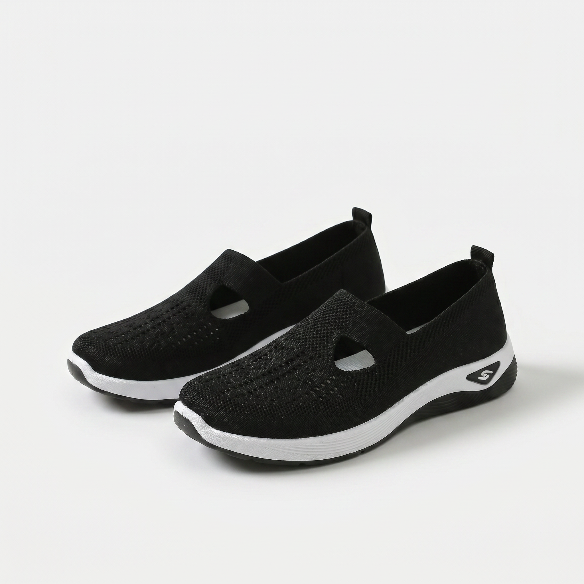 Scarpe ortopediche ammortizzanti slip-on nere in tessuto traforato con suola bianca
