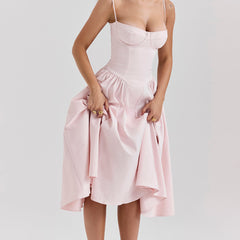Abito corsetto rosa cipria con gonna svasata e pieghe, scollo a cuore