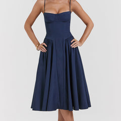 Abito corsetto blu navy con spalline sottili e gonna svasata a pieghe