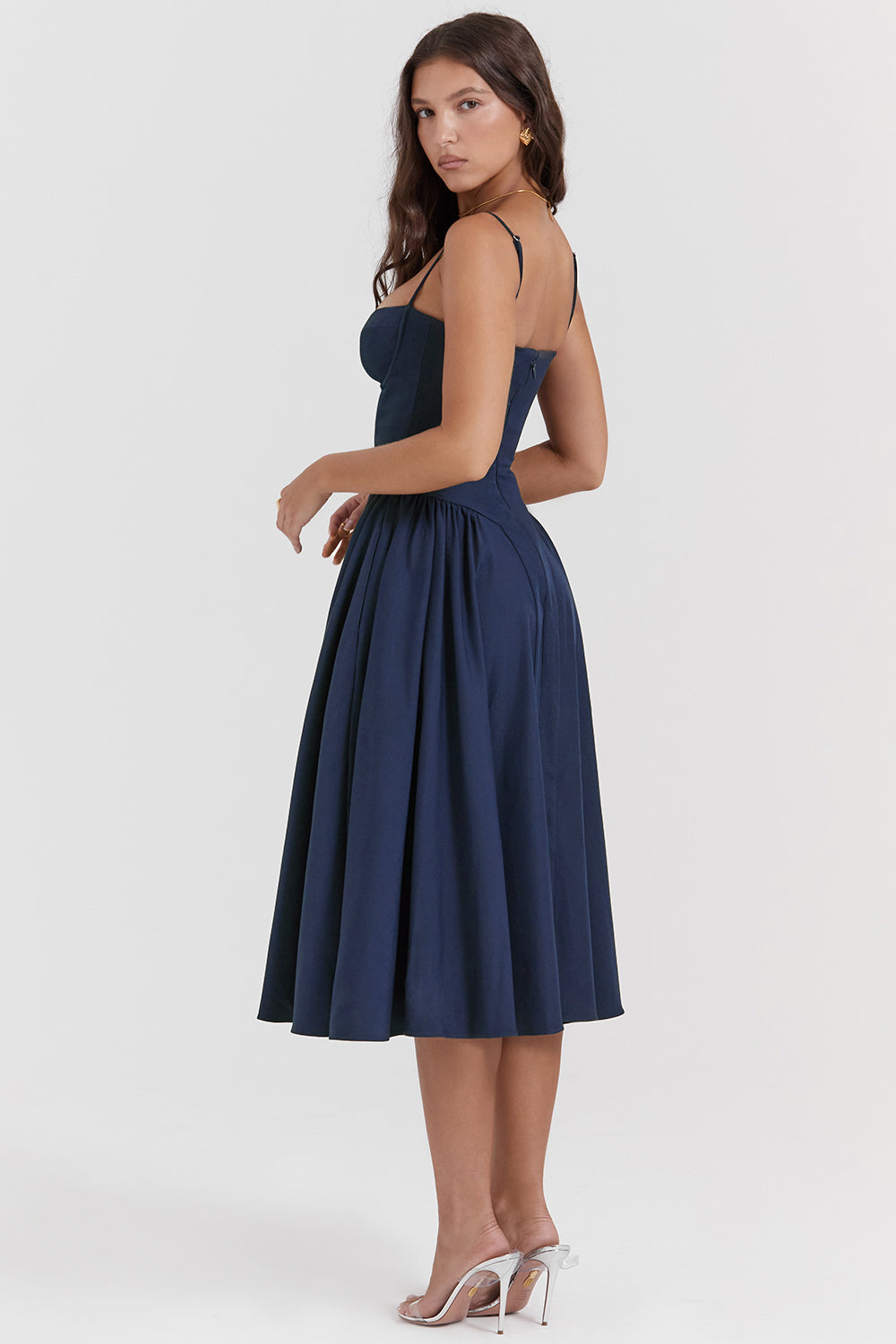 Abito corsetto blu navy con spalline sottili e gonna svasata a pieghe