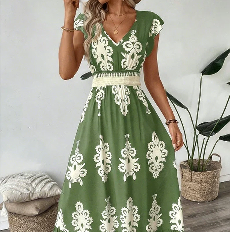 Abito maxi verde con ricami barocchi bianchi, scollo a V e cintura in vita