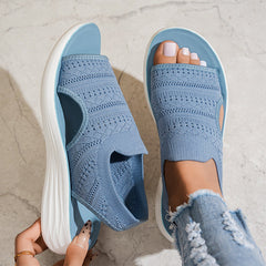 Sandali comfort azzurro chiaro con tomaia in maglia e fascia aperta, vista laterale